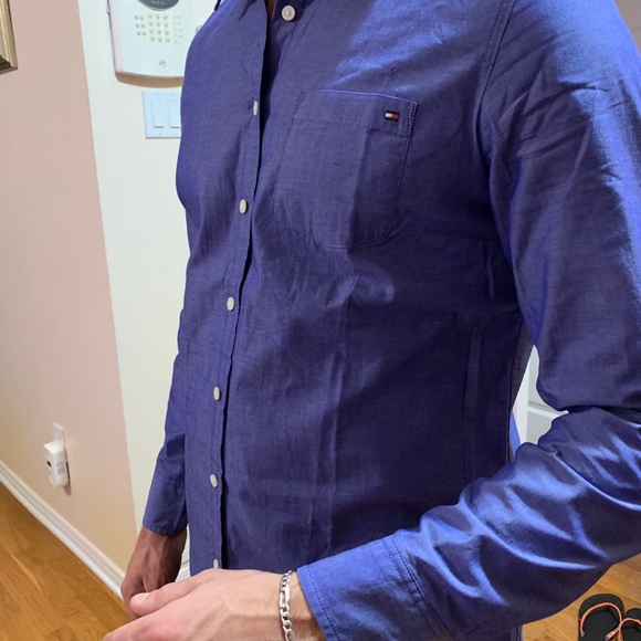 BRAND NEW Unisex Tommy Hilfiger shirt - Picture 2 of 5